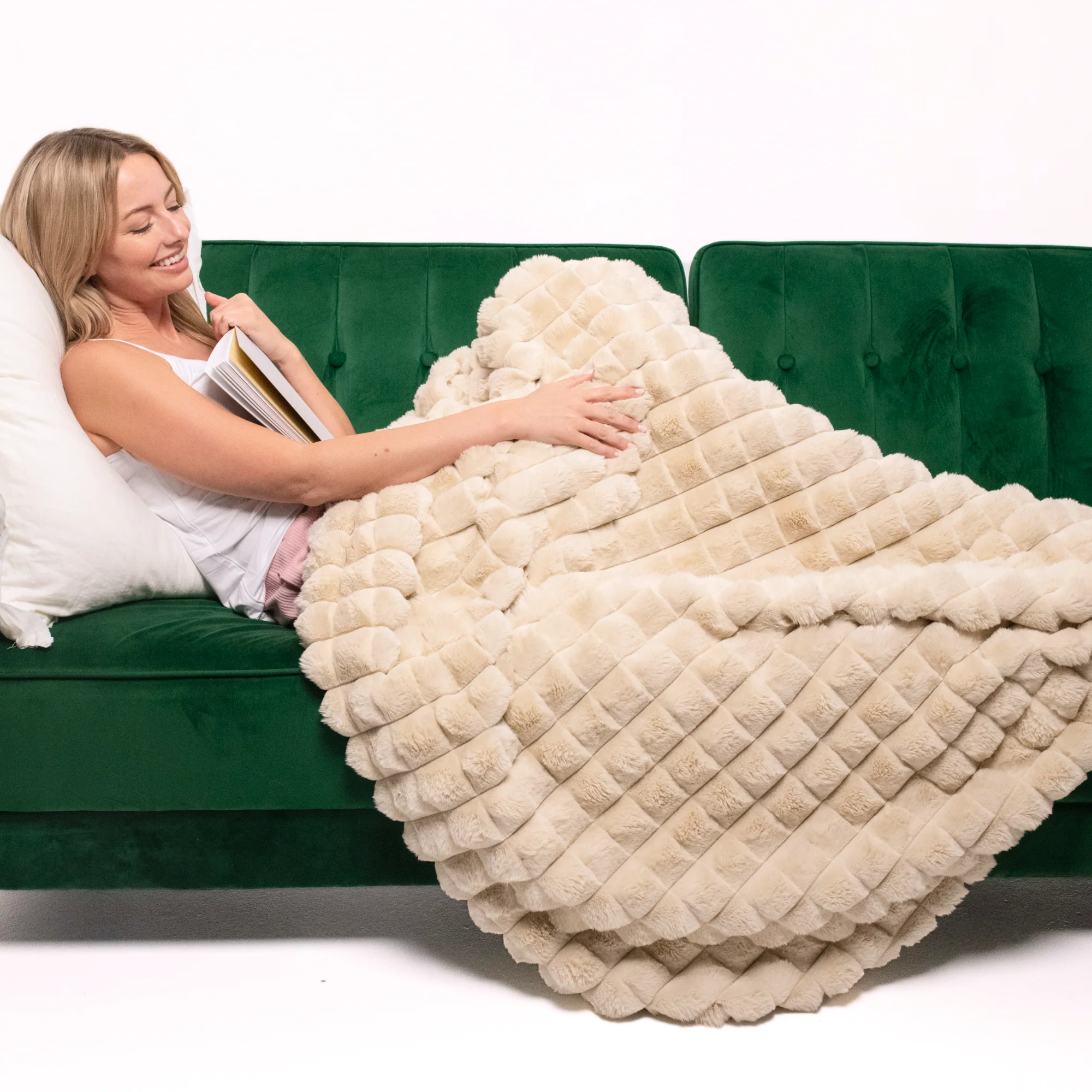 Pyramid Grid Throw Blanket - Image 9